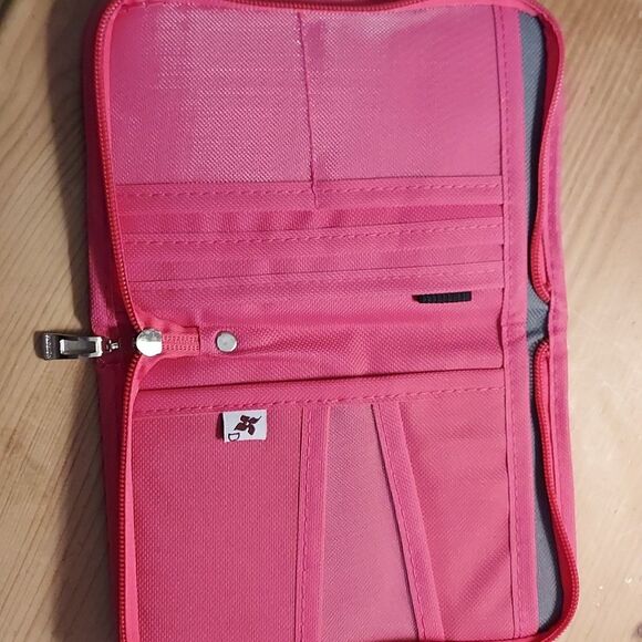 Dahlia Travel wallet passport holder Hot Pink RFID blocking - Picture 3 of 5